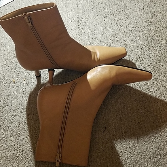 STUART WEITZMAN - Picture 2 of 8